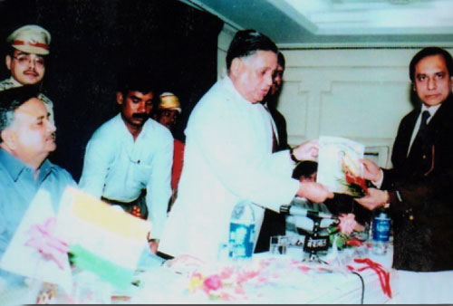 Memento by His Excellency Image Best IVF in India Memento by His Excellency